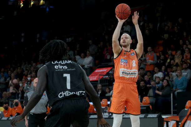 中场的创造 中场的创造