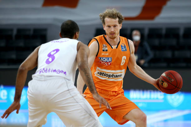 端和防守端 端和防守端